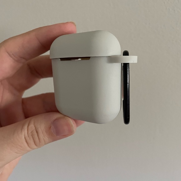 Gray silicone AirPods case with black caribeaner - Picture 2 of 5